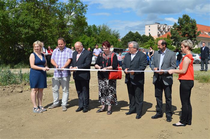 Slavnostní přestřižení pásky