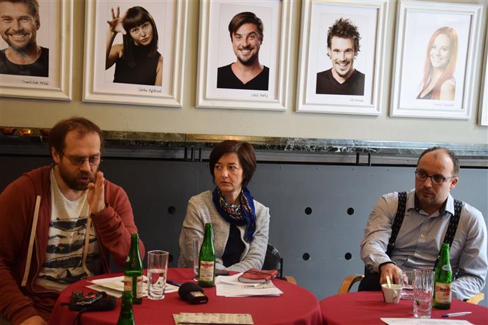 Na tiskové konferenci nechyběli ani ředitel divadla Ondrej Remiáš a za marketing Mirka Kvíčalová