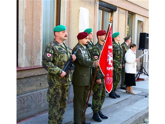 Odhalení pamětní desky por. Hynka Hájka v Novém Městě na Moravě