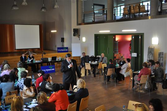 Setkání žen v politice v Brtnici 13. října 2011 zahájil Jiří Běhounek, hejtman Kraje Vysočina