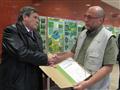 Certifikát získal od hejtmana Jiřího Běhounka také Jan Dvorský z rodinné kozí farmy