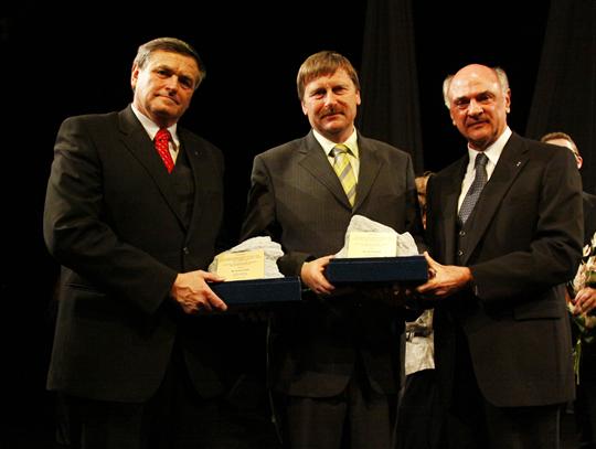 Hejtman Jiří Běhounek, starosta Telče Roman Fabeš a Dolnorakouský zemský hejtman Erwin Pröll