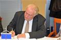 Jean-Paul Bachy při podpisu do pamětní knihy Kraje Vysočina.