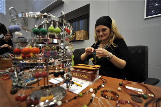 Vánoční rukodělná aktivita - šperky šly na odbyt