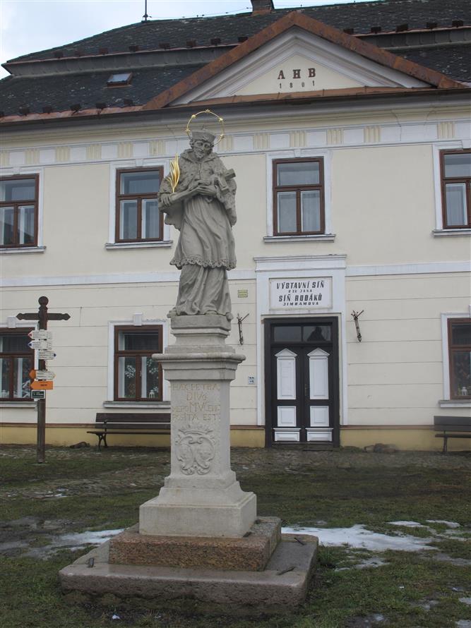 Socha sv. Jana Nepomuckého po obnově