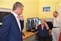 Vladimír Novotný na pracovišti popisovny s vedoucí lékařkou MG Irenou Hladkou.