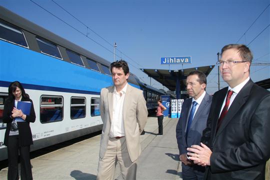 Náměstek hejtmana Vysočiny Libor Joukl, primátor Jihlavy Jaroslav Vymazal a Antonín Blažek, náměstek generálního ředitel ČD. Foto: Martin Harák