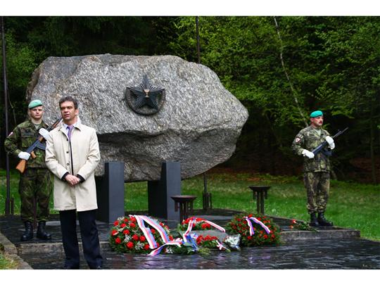 Uctění 65.výročí osvobození Československa na Cikháji