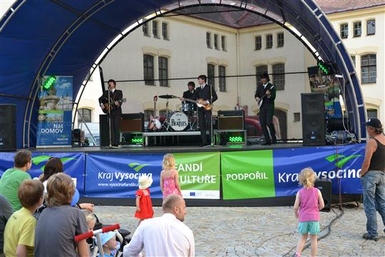 Vystoupení Beatles revival.