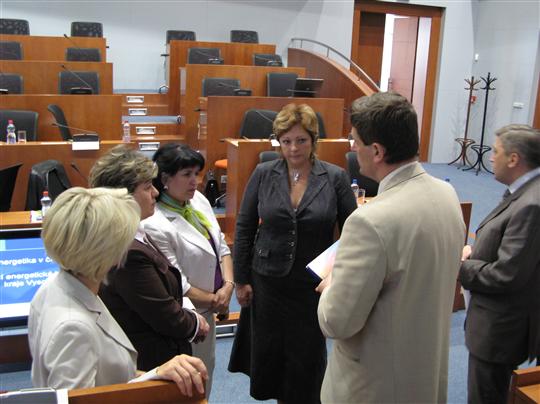 Zleva: Oksana Temyga, Oksana Vetlynska, Iryna Khromuliak, tlumočnice a náměstek Libor Joukl