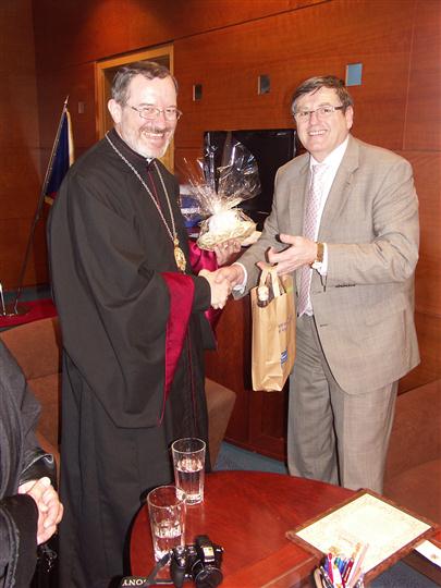 2011_02_03_Monsigneur Milan Šášik, biskup řeckokatolické církve na Zakarpatí a Jiří Běhounek, hejtman kraje Vysočina při oficiálním přijetí v sídle kraje Vysočina