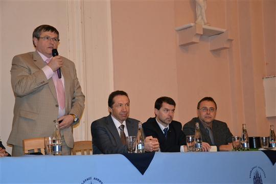 2011_03_24_Jiří Běhounek, hejtman kraje Vysočina a další členové slavnostního vyhlášení soutěže Enersol
