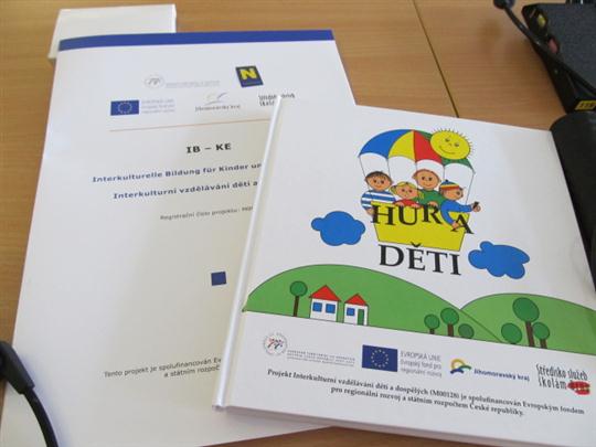 Metodická publikace k výuce cizího jazyka pro děti, vydaná v rámci projektu IB-KE