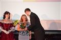 Jarmila Fraiová přebírá cenu od radního Kraje Vysočina Martina Hyského