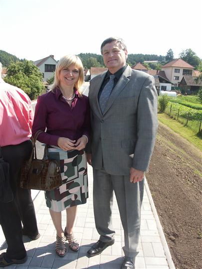 2010_06_30_Naloučany - otevření nového mostu, na snímku: Ředitelka ÚRR Marta Sargánková, hejtman kraje vysočina Jiří Běhounek