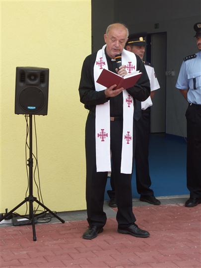 Děkan Josef Brychta daroval nové záchranné službě požehnání
