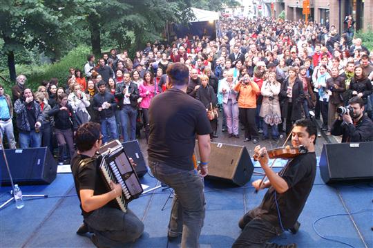 Ulice Caroly při koncertě Gipsy.cz