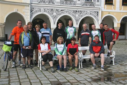 Po deštivém odpoledni  přivitala Telč cyklisty sluníčkem