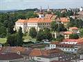 Pohled na zámek z věže kostela sv. Martina