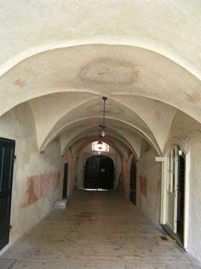 Průjezd měšťanského domu na náměstí