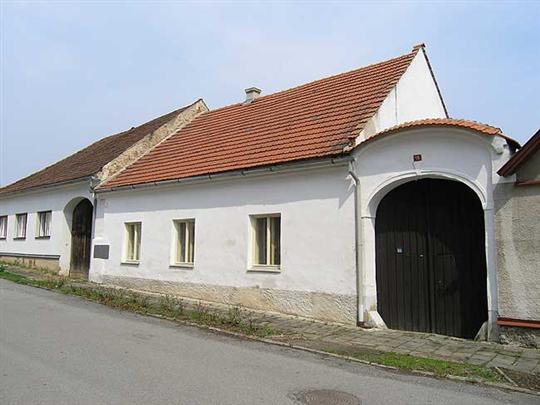 Okapová zástavba na vsi