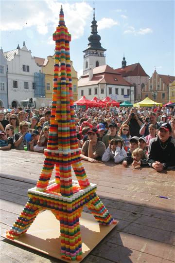 Eifelova věž z PET víček