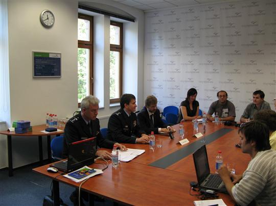 Zleva - Josef Bačkovský, Oldřich Martinů a Miloš Vystrčil na tiskové konferenci