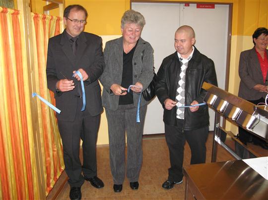 Slavnostní přestřižení pásky