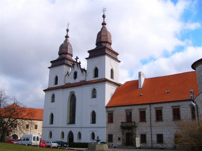 Třebíč / dokončení obnovy střech věží baziliky sv. Prokopa