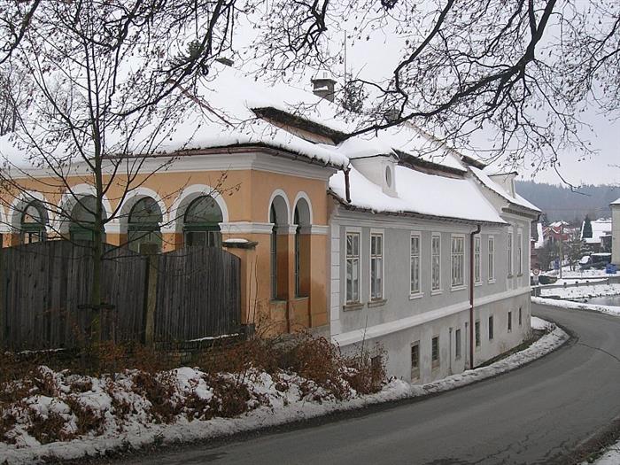 Úsobí / postupná obnova a záchrana zámku