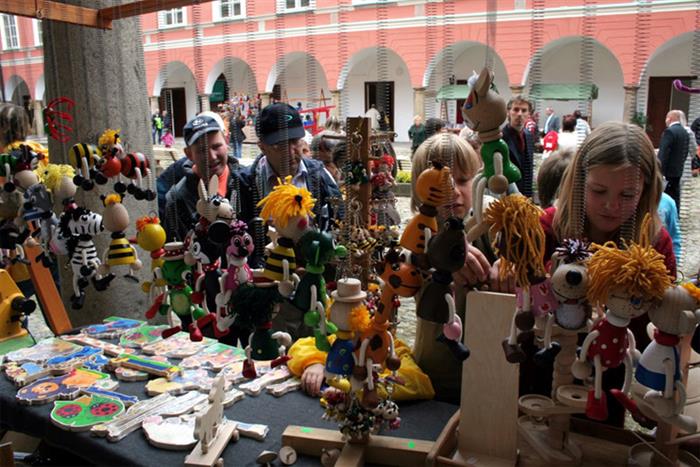 Hračkobraní – 2. ročník festivalu hračky z přírodního materiálu / Kamenice nad Lipou